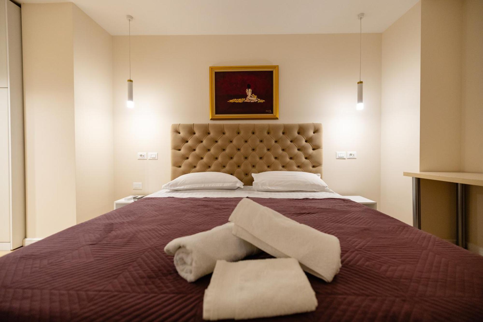 Luxury Center Observatori Apartment Tiranë Eksteriør bilde
