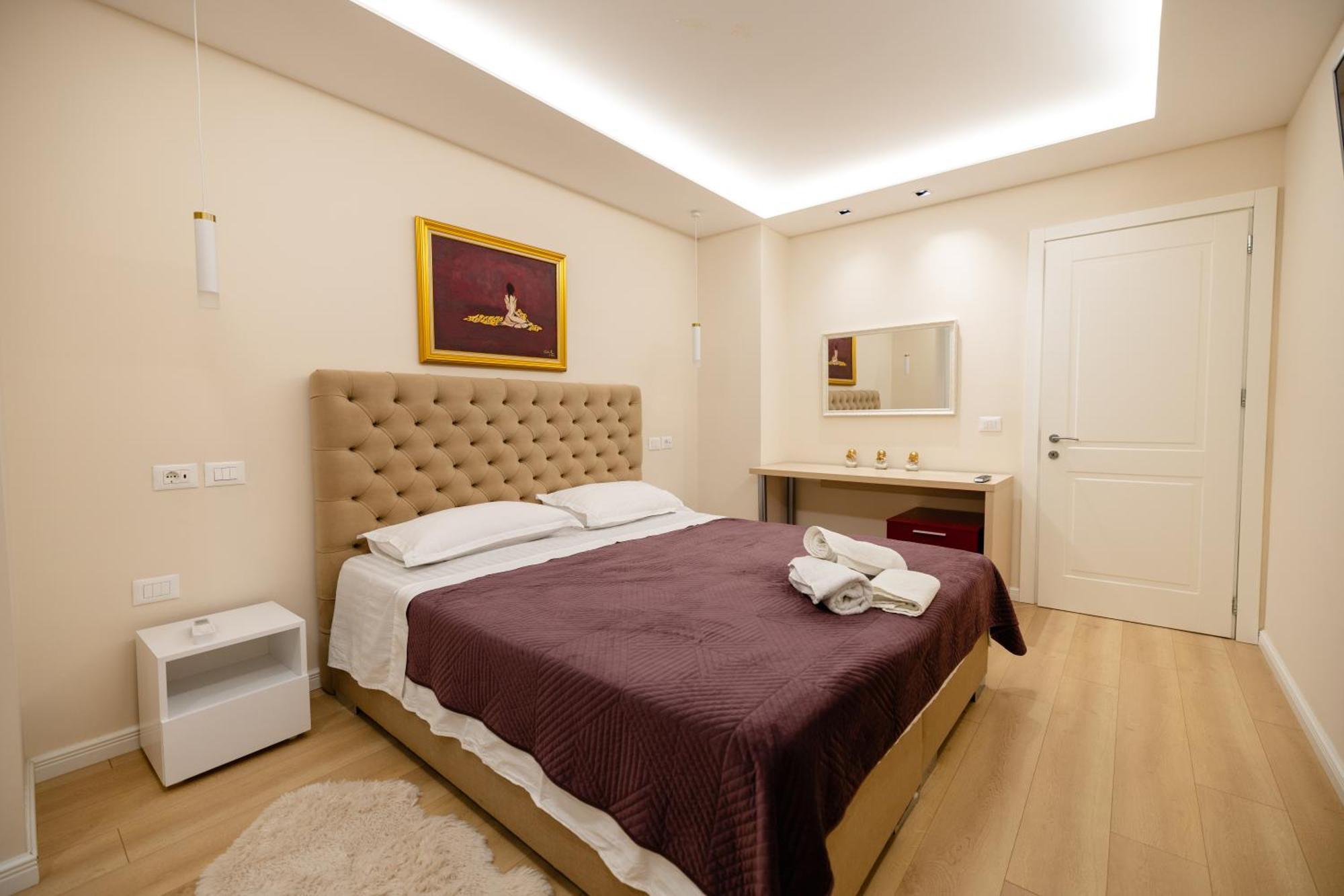 Luxury Center Observatori Apartment Tiranë Eksteriør bilde